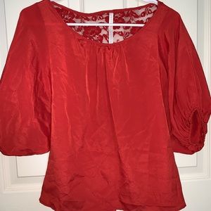 **RENEE C.** BLOUSE WITH V-CUT LACE IN THE BACK!